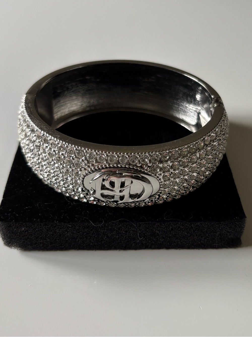 Harley-Davidson Crystal Pavé Hinged Cuff Bracelet Silver Tone Wide Bangle - Picture 2 of 6